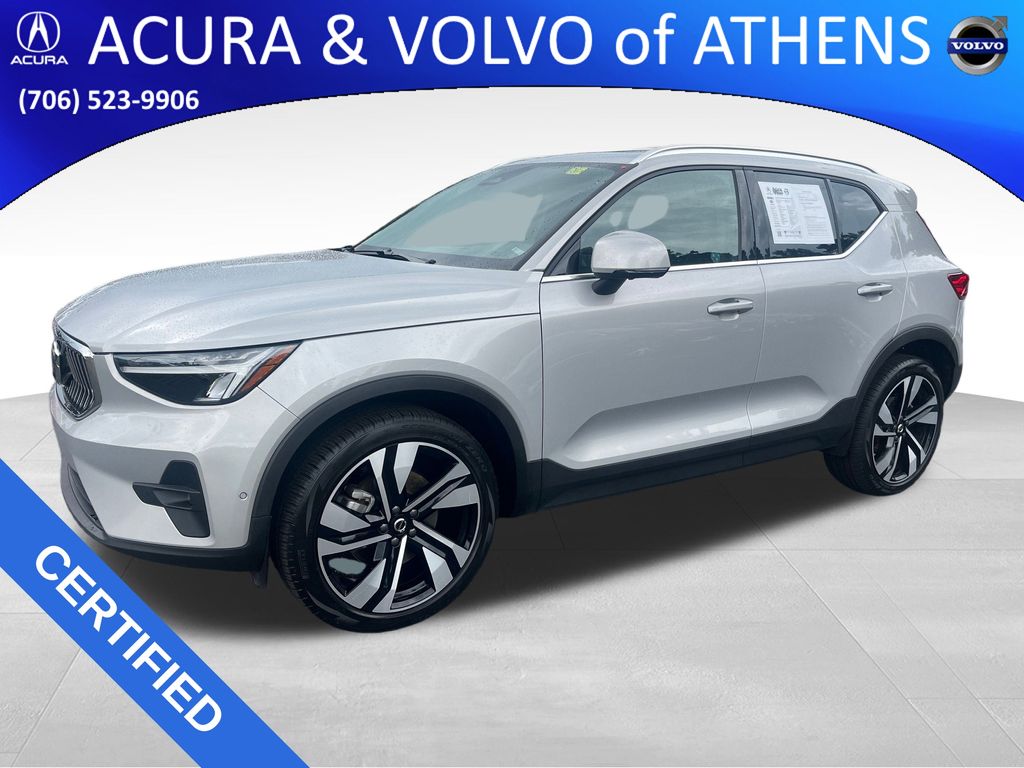 2025 Volvo XC40 B5 Plus Bright Theme