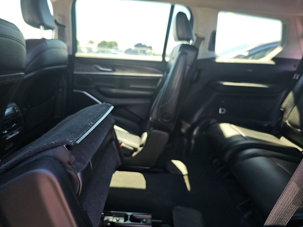 2023 Jeep Grand Cherokee Limited photo 4