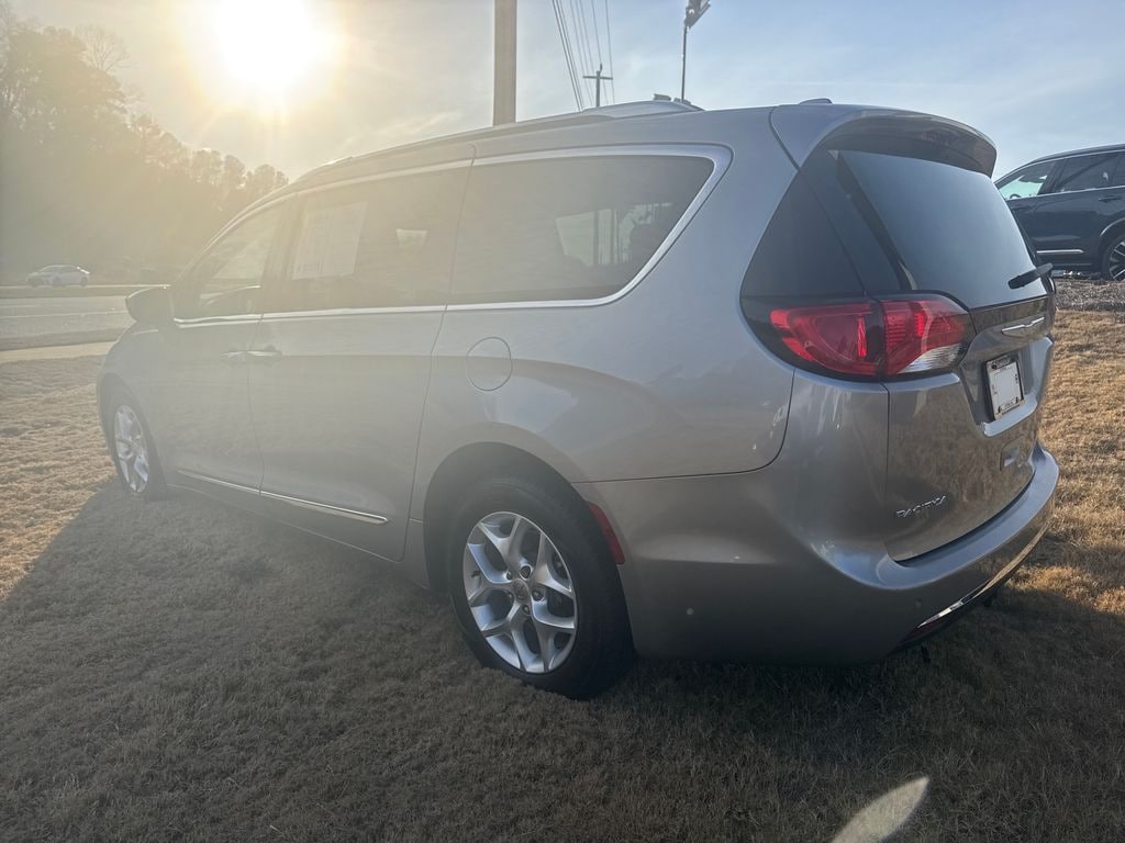 Used 2017 Chrysler Pacifica Touring L Plus Minivan/Van