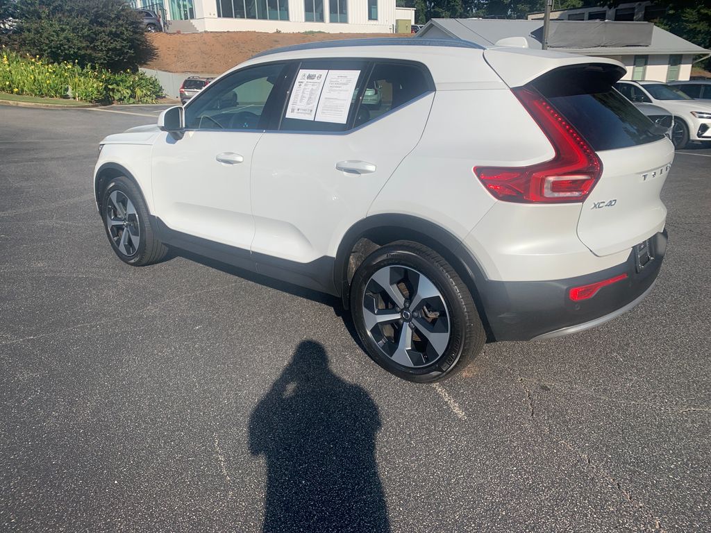 2025 Volvo XC40 Core photo 3