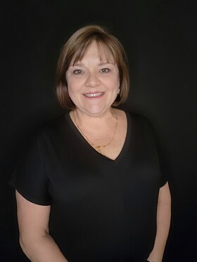 Staff member Angie Branton from ID_8b28688a501e