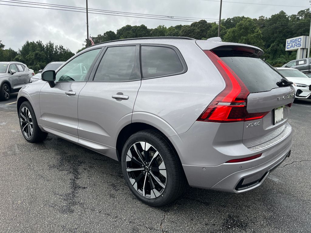 2026 Volvo XC60 B5 Plus photo 3