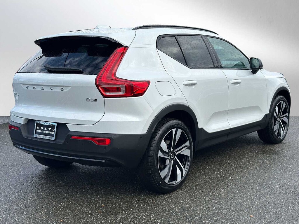 New 2026 Volvo XC40 B5 Ultra SUV