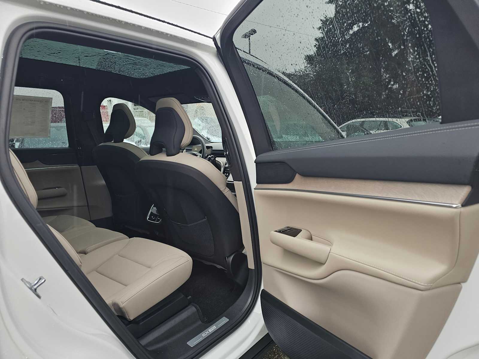 2025 Volvo EX90 Ultra - Photo 14