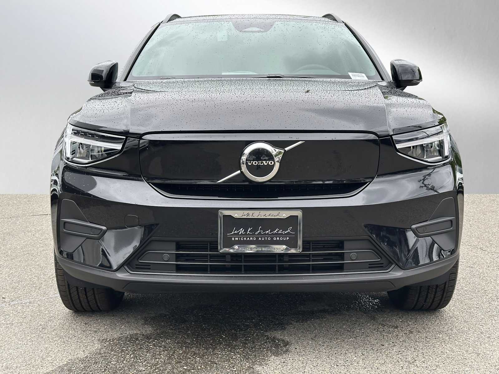 2025 Volvo EX40 Twin Motor Core photo 2