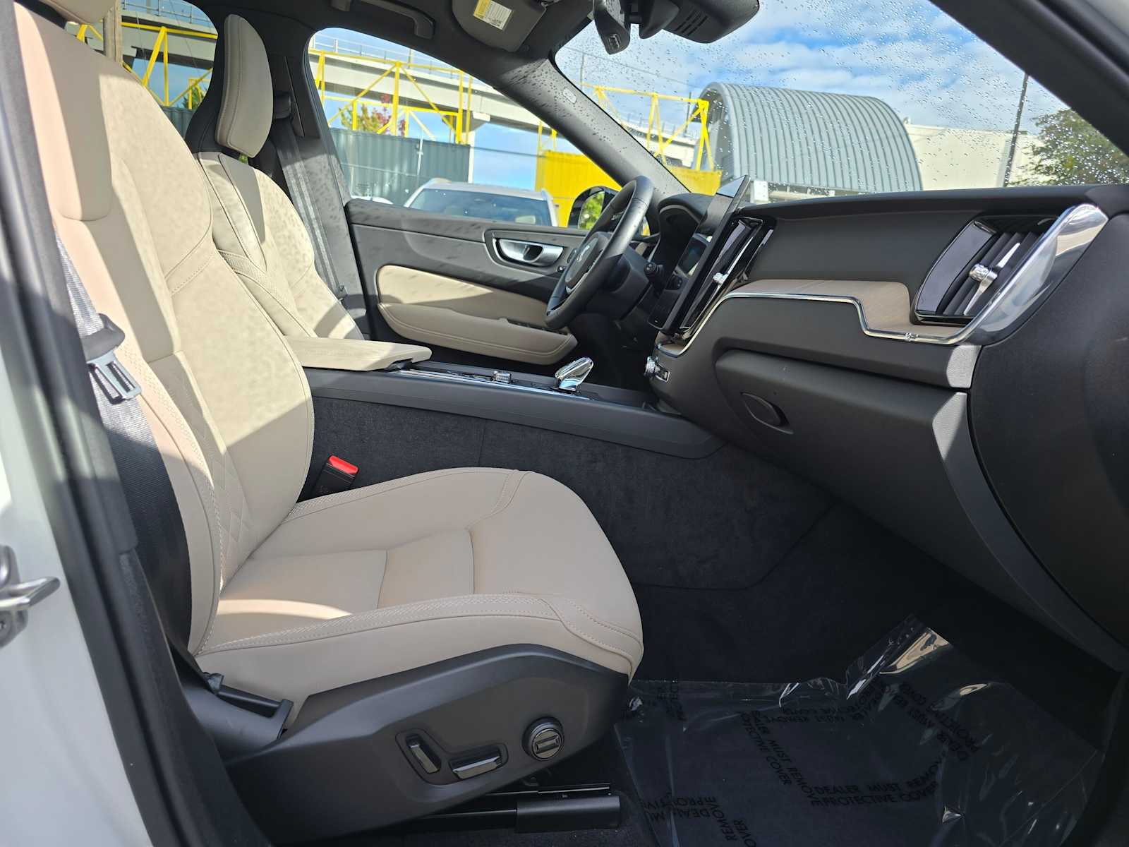2026 Volvo XC60 Plus - Photo 10