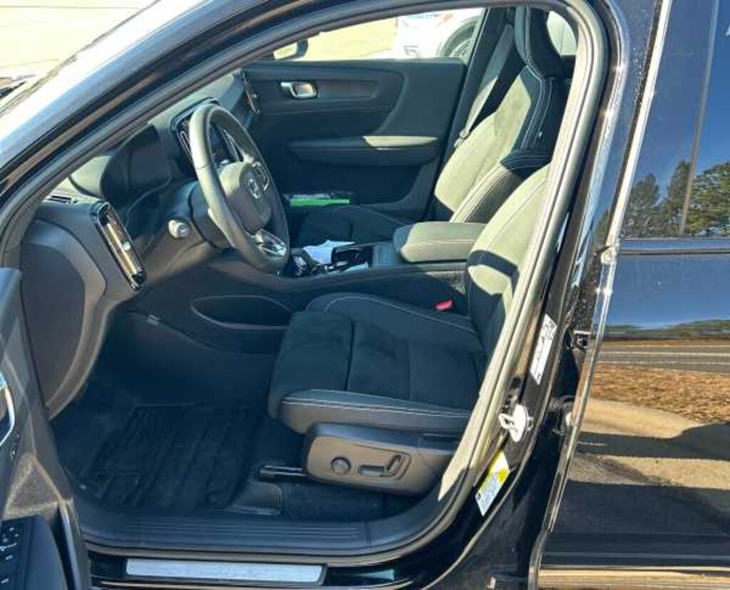 Used 2023 Volvo XC40 Recharge Pure Electric Plus SUV