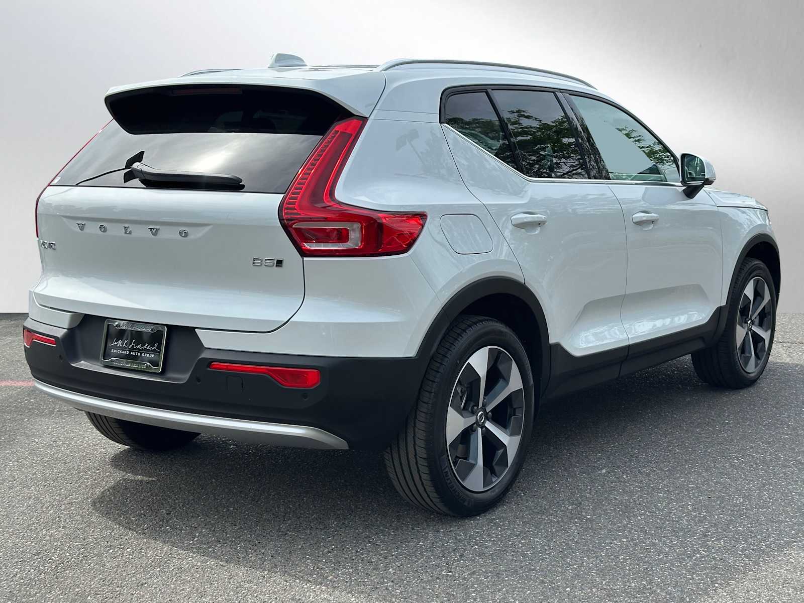 2025 Volvo XC40 Core photo 2