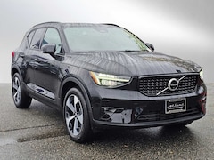 2025 Volvo XC40 B5 Plus Dark Theme AWD SUV