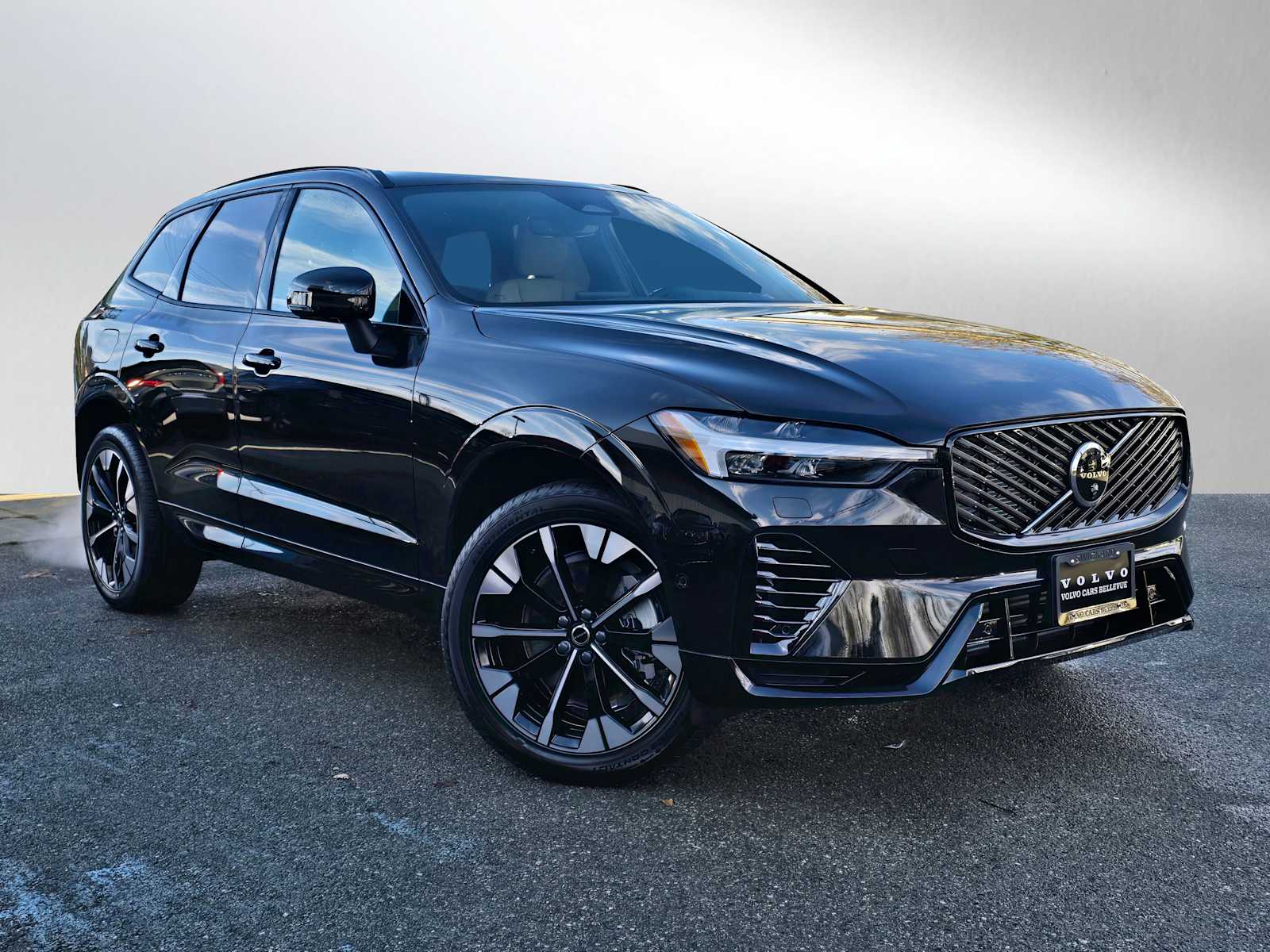 2026 Volvo XC60 T8 Plus Dark AWD's photo