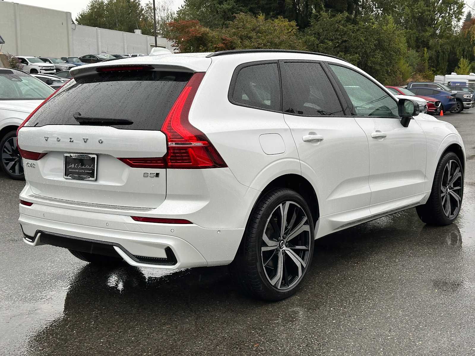 2025 Volvo XC60 B5 photo 2