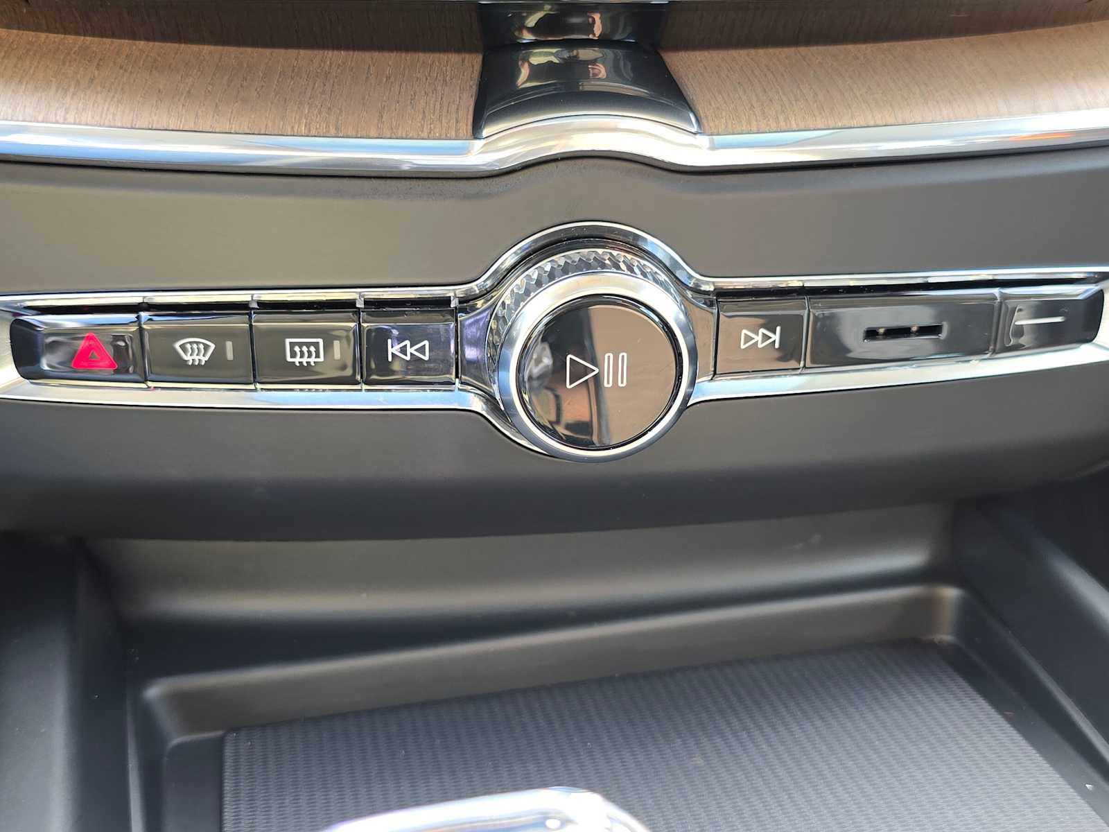 2026 Volvo XC60 Plus - Photo 29