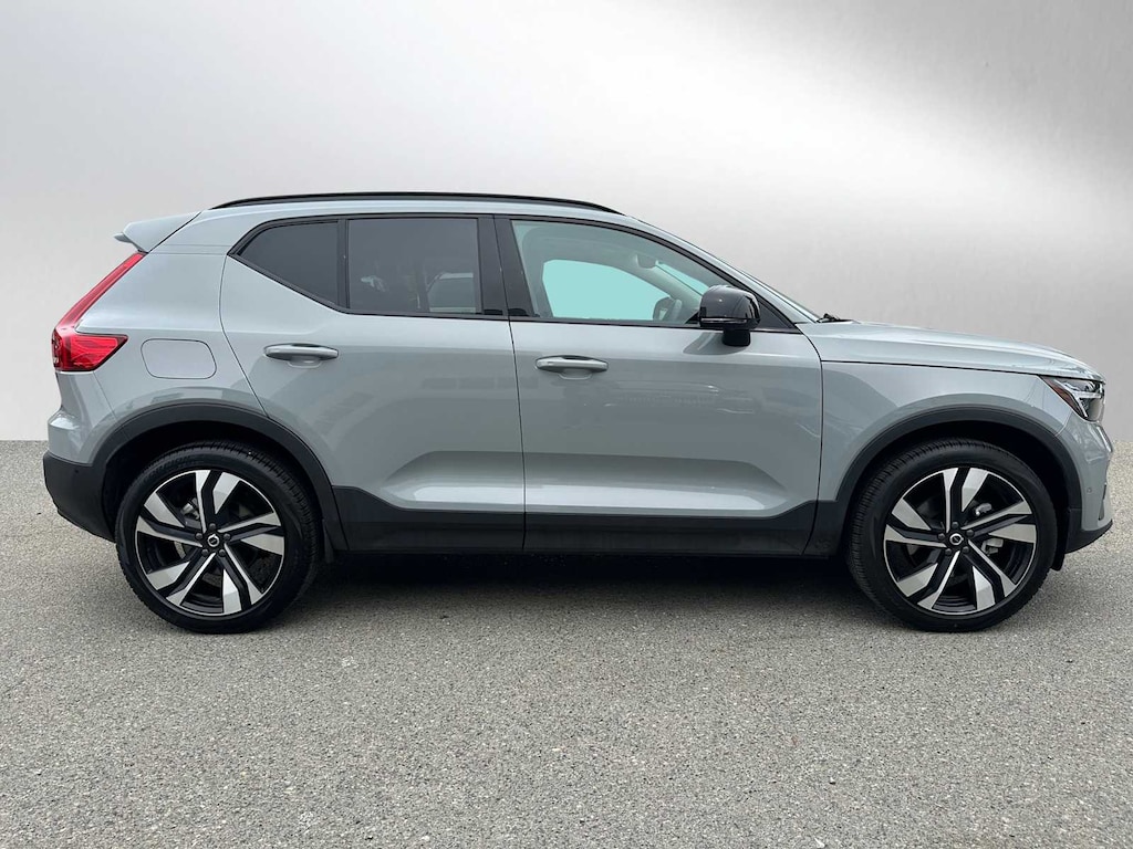 New 2026 Volvo XC40 B5 Ultra SUV