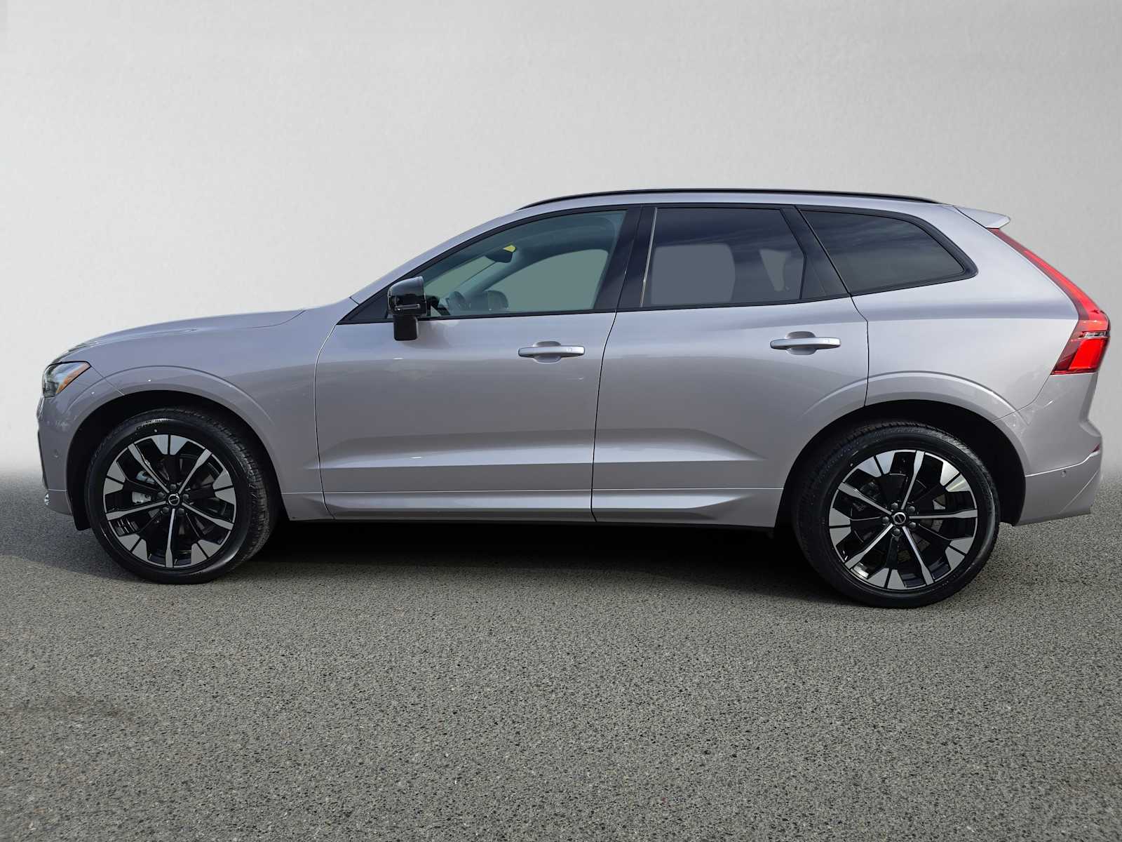 2026 Volvo XC60 Plus - Photo 6