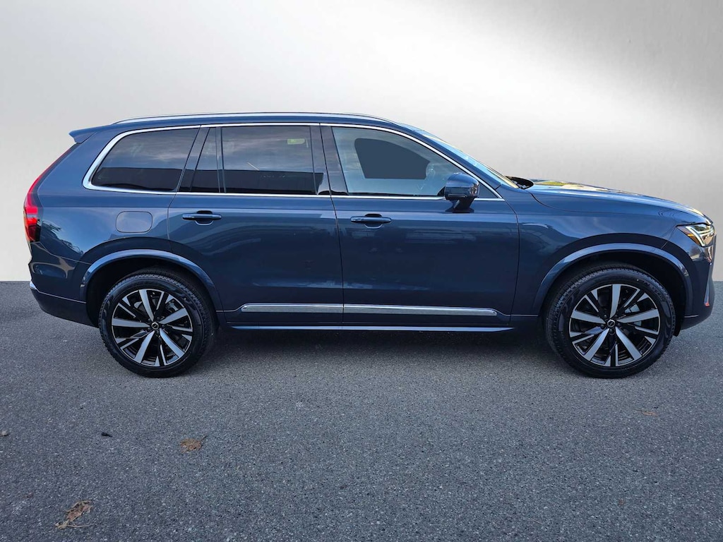 New 2026 Volvo XC90 B5 Core SUV