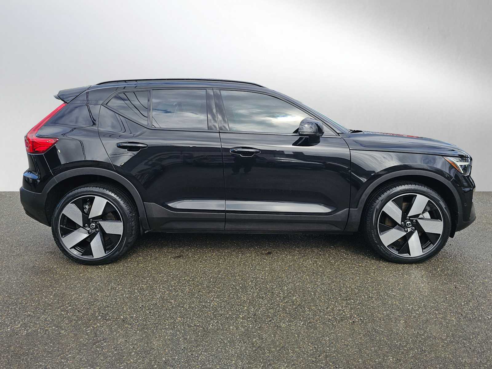 Used 2023 Volvo XC40 Ultimate with VIN YV4ED3UM0P2059862 for sale in Bellevue, WA