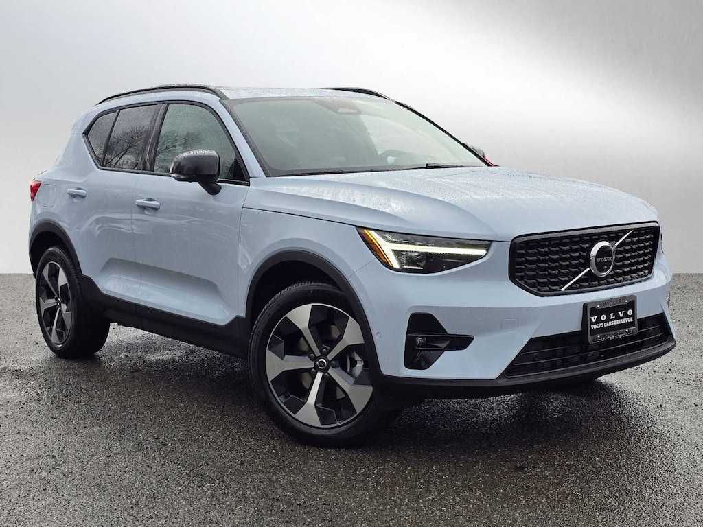 New 2026 Volvo XC40 B5 Plus SUV