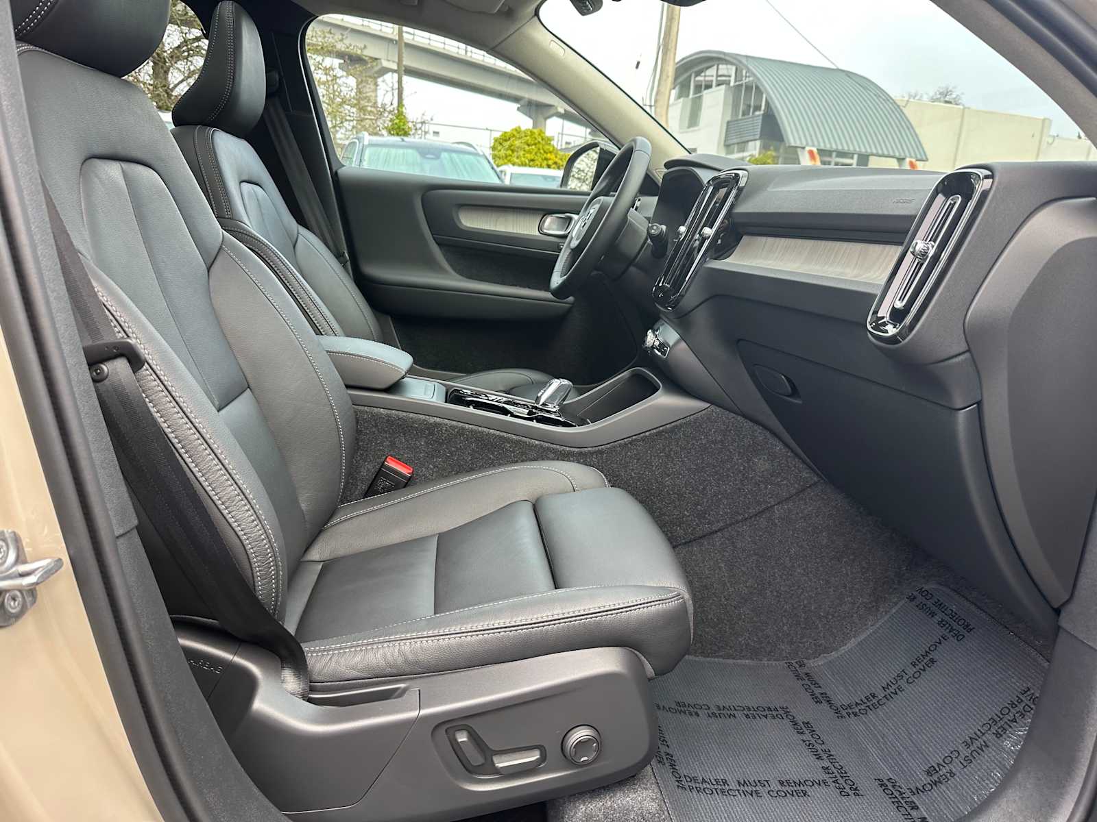 2025 Volvo XC40 Ultra - Photo 10