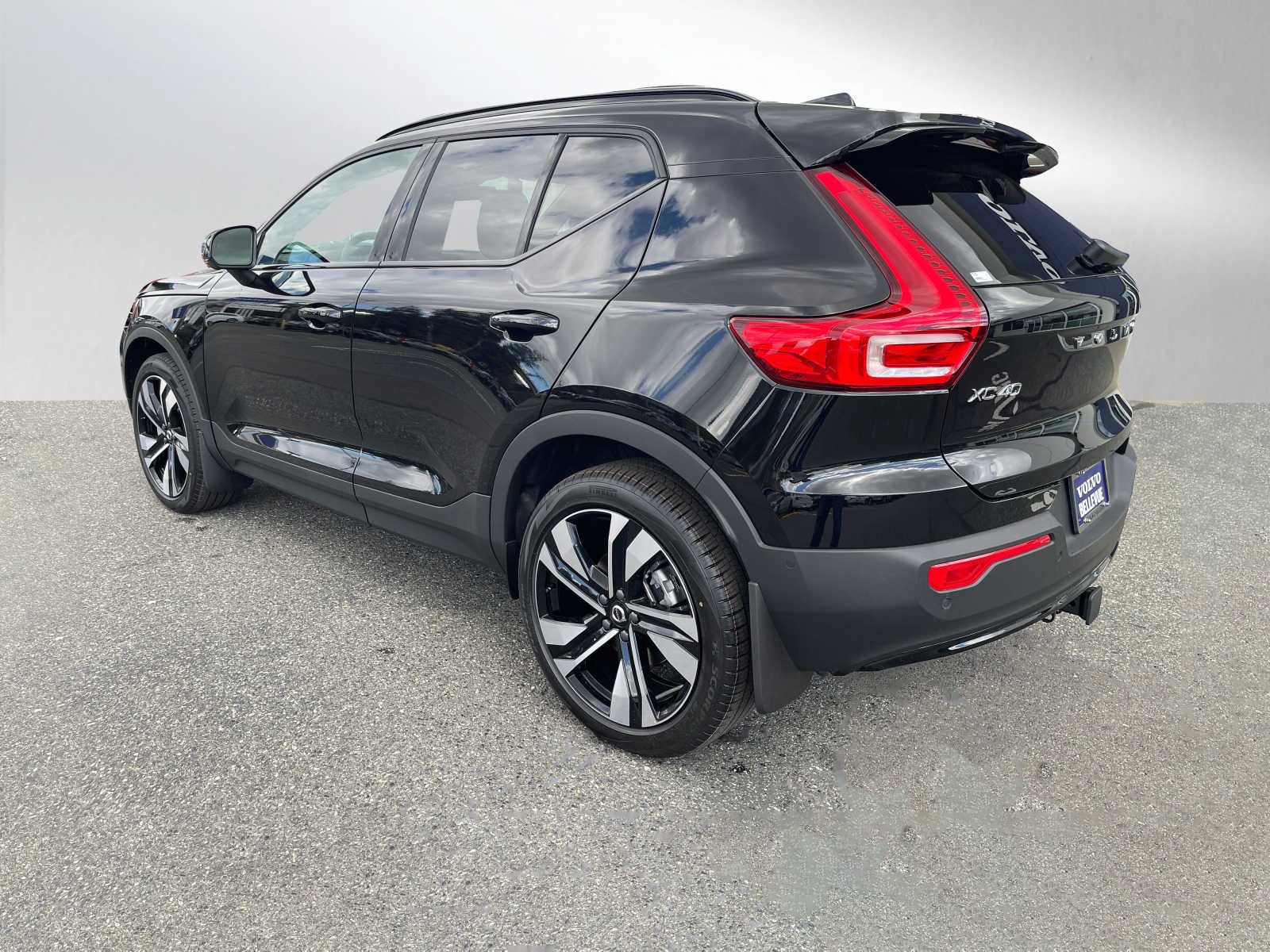 2023 Volvo XC40 AWD Ultimate photo 3
