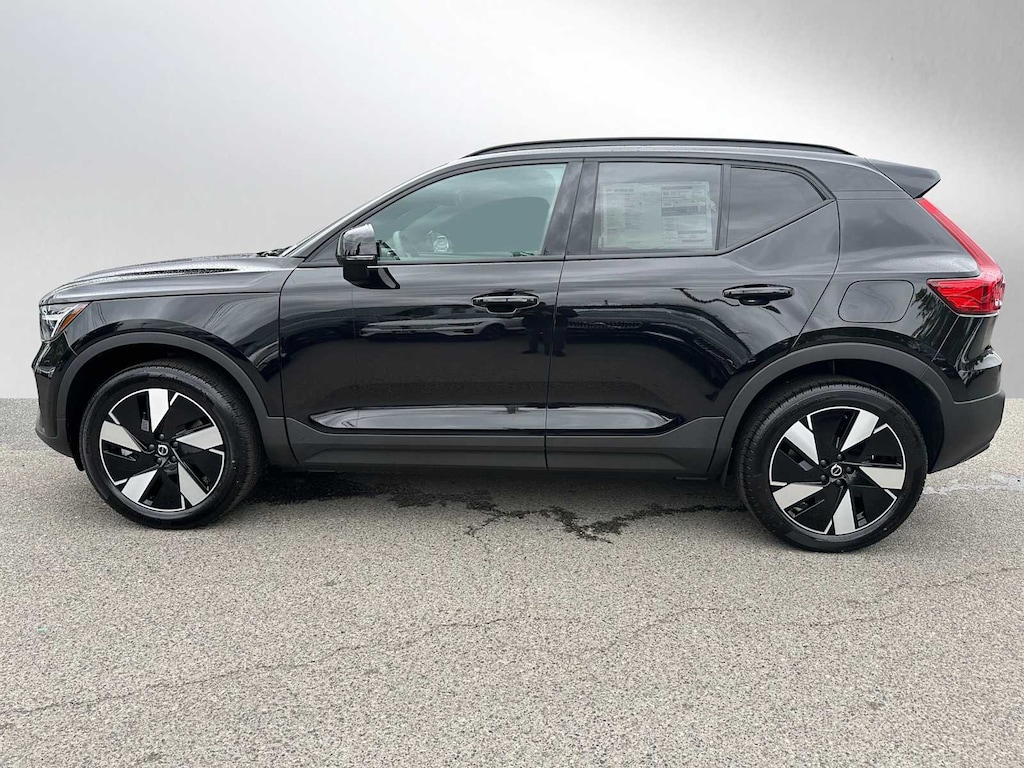 New 2025 Volvo EX40 Twin Motor Core SUV