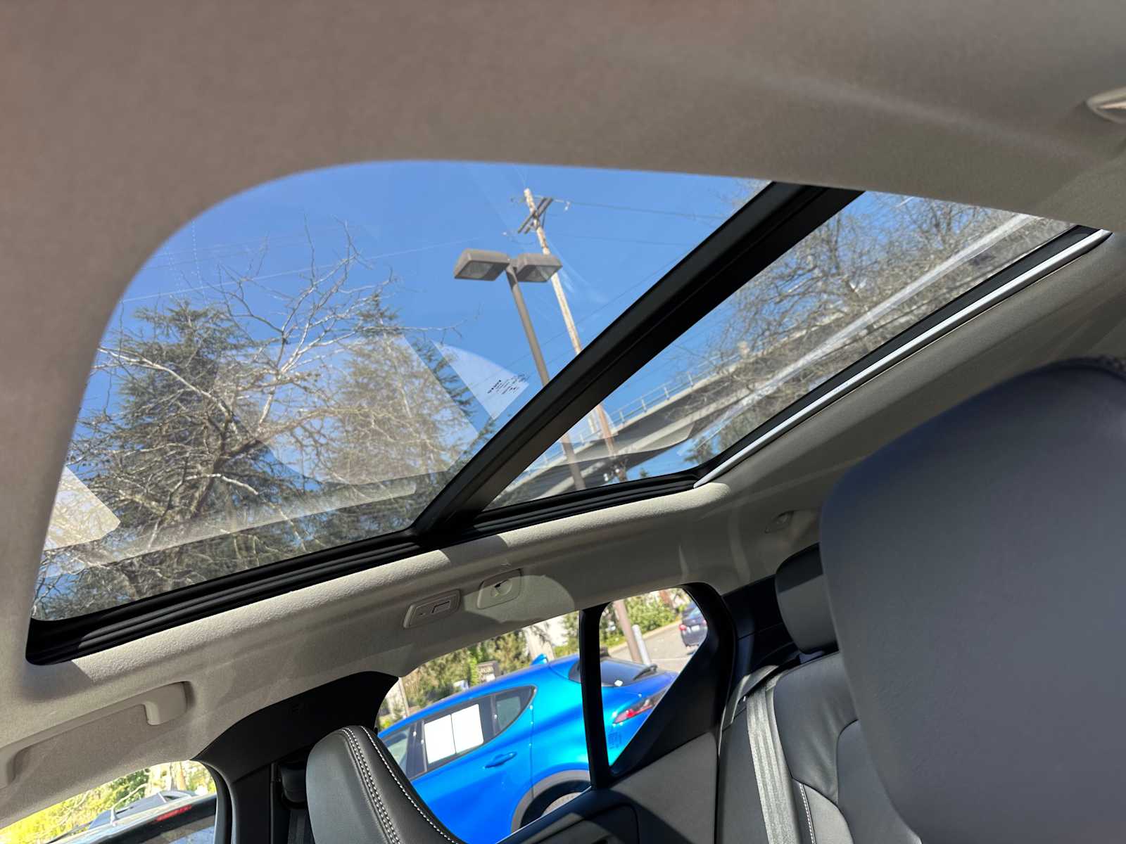 2025 Volvo XC40 Ultra - Photo 22