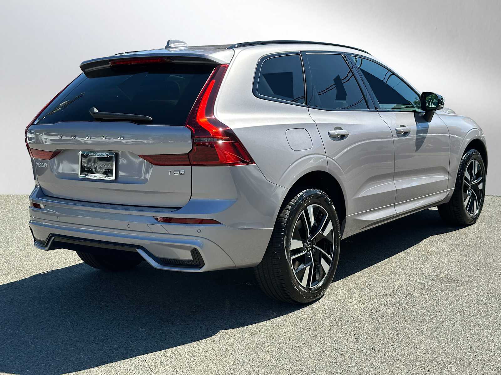 2026 Volvo XC60 Hybrid T8 Core photo 3