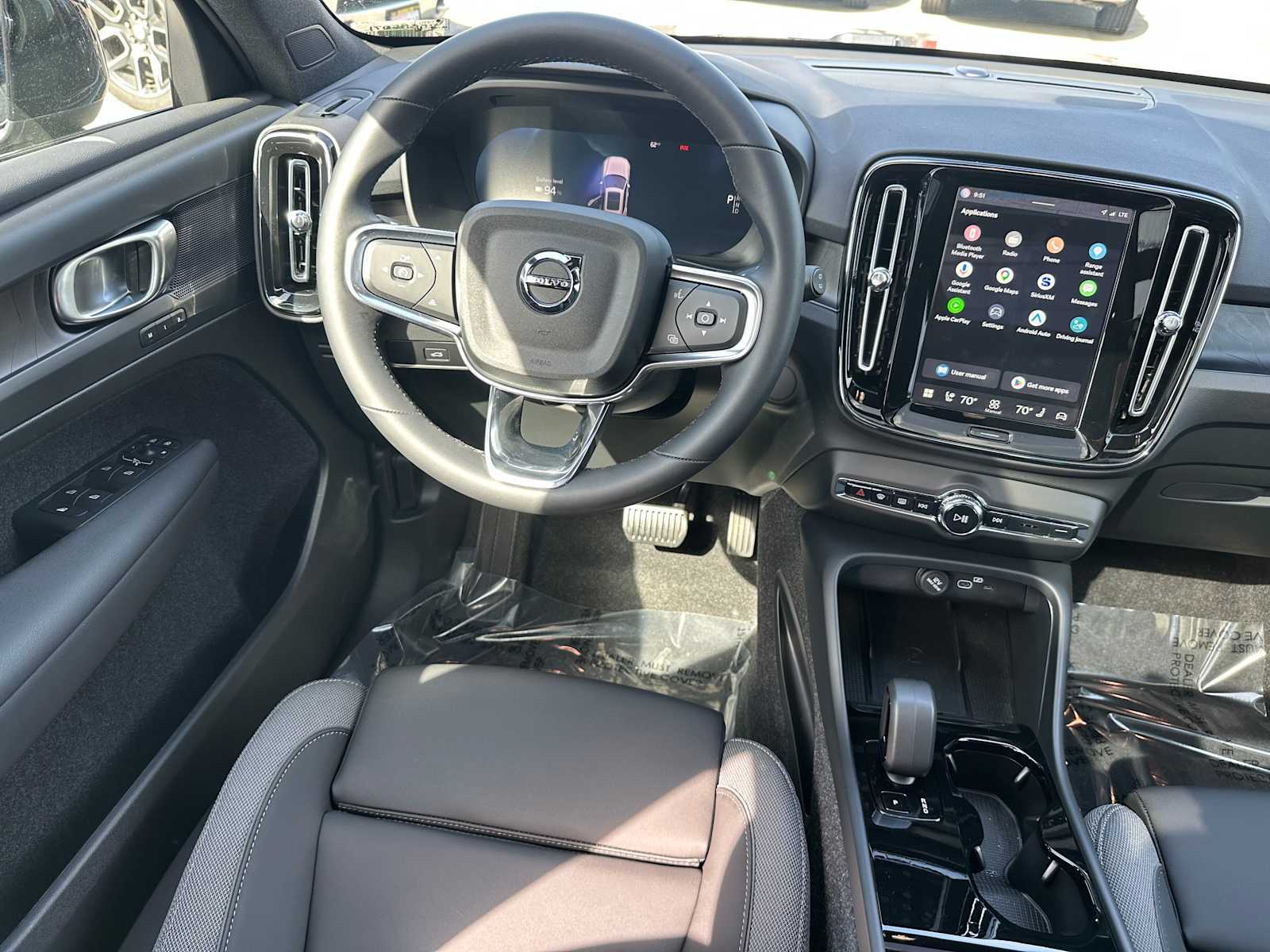 2025 Volvo EX40 Plus - Photo 17