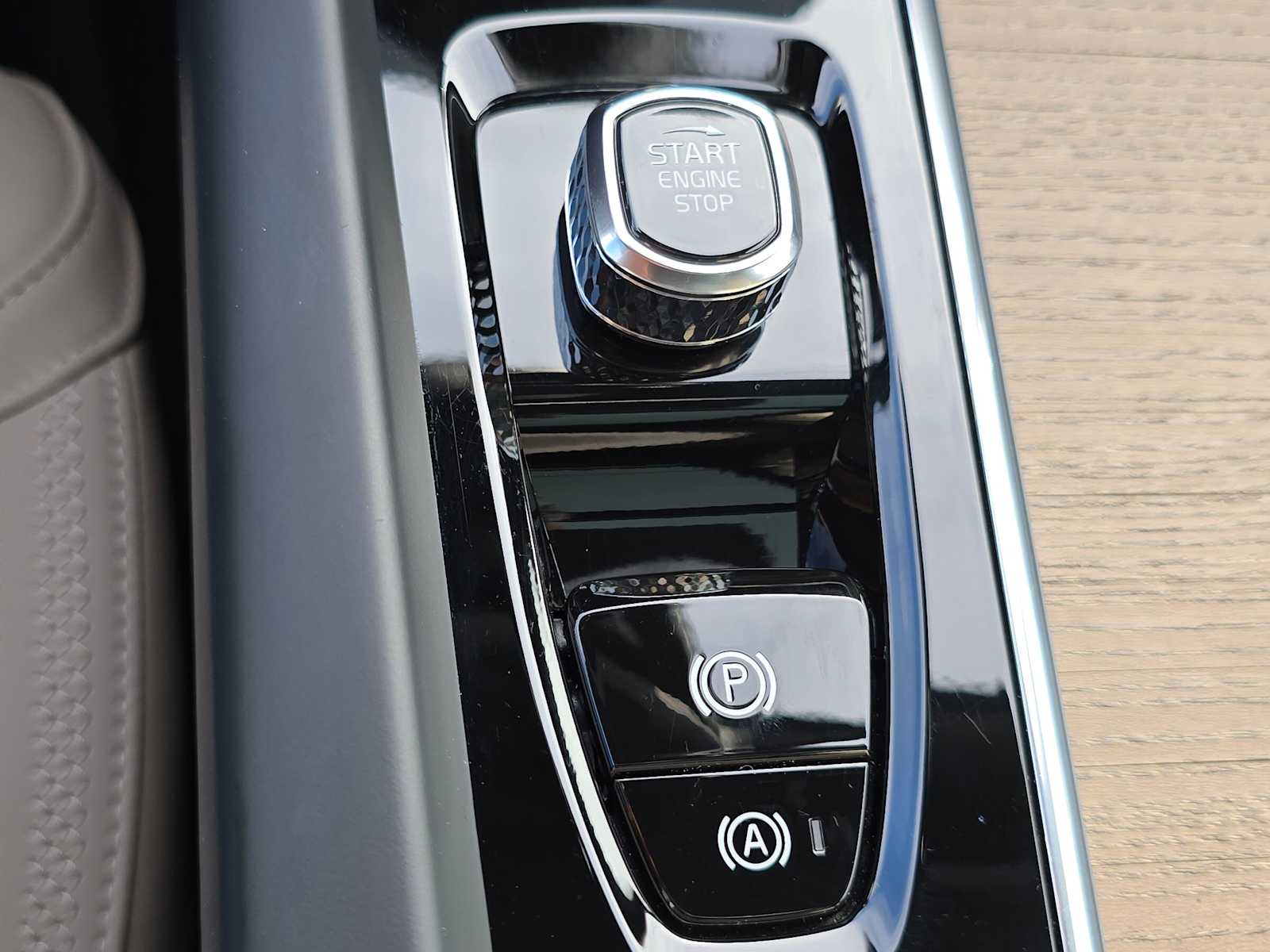 2026 Volvo XC60 Plus - Photo 32
