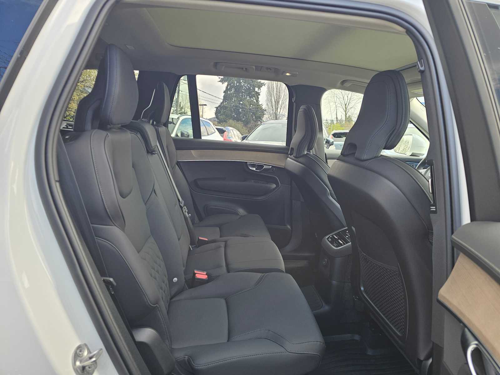 2025 Volvo XC90 Plus - Photo 11