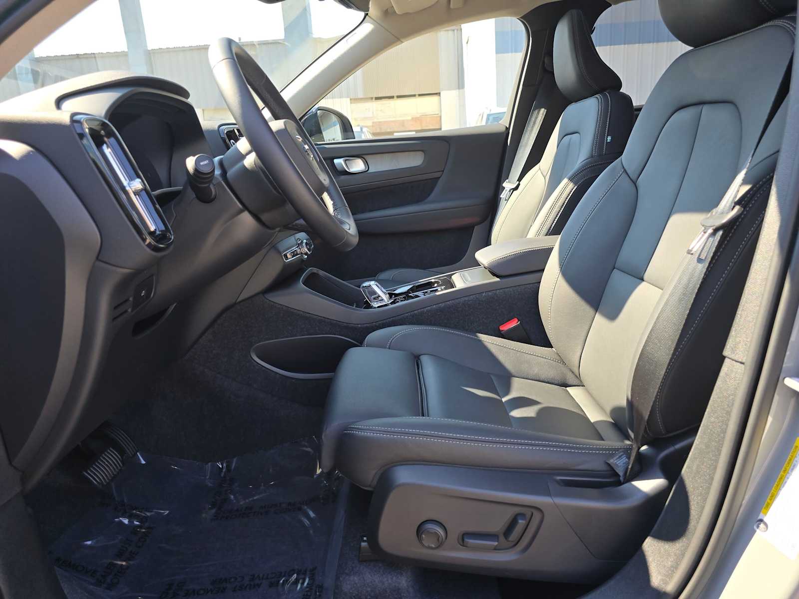 2026 Volvo XC40 Plus - Photo 19