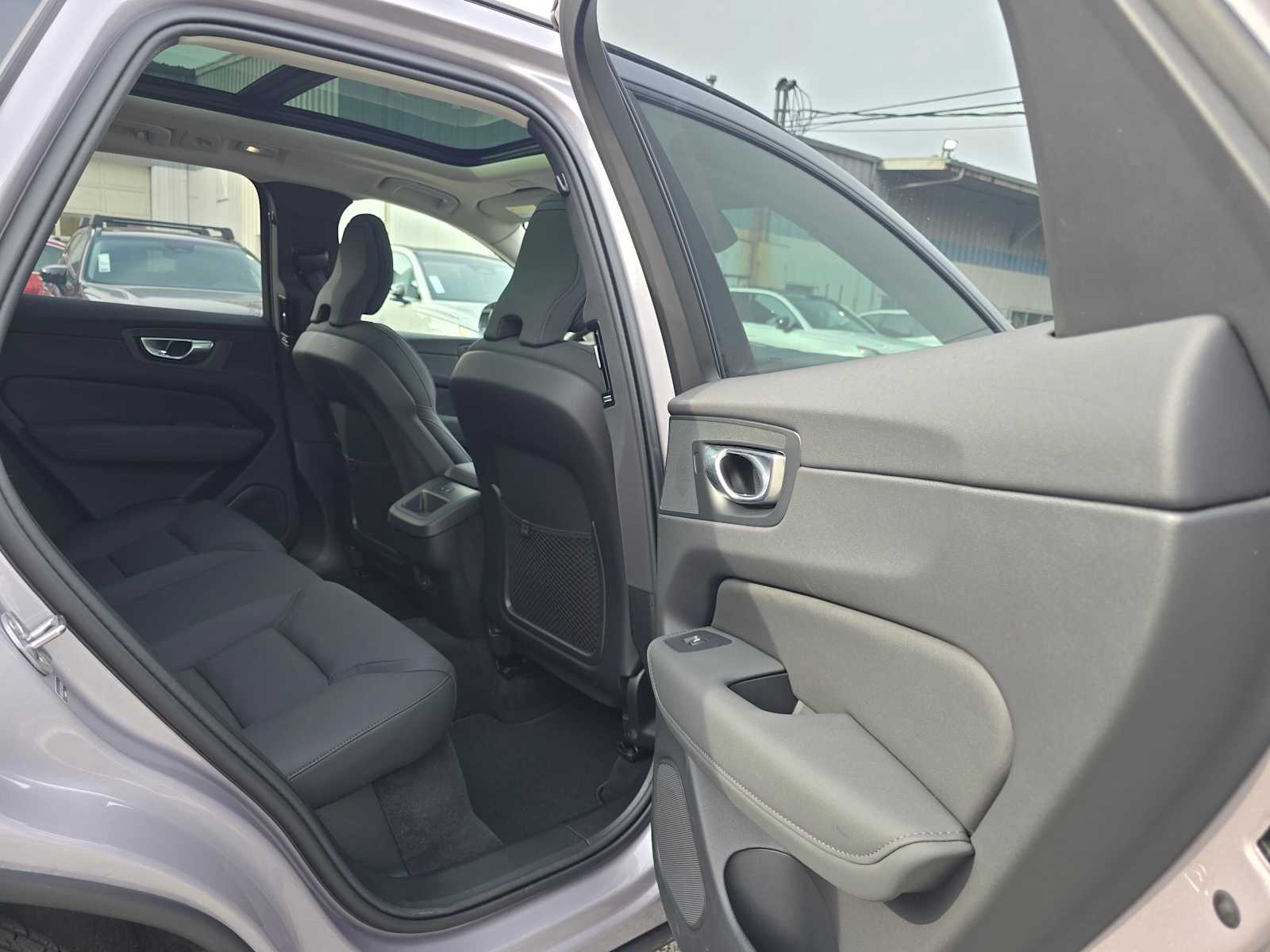 2026 Volvo XC60 Plus - Photo 13