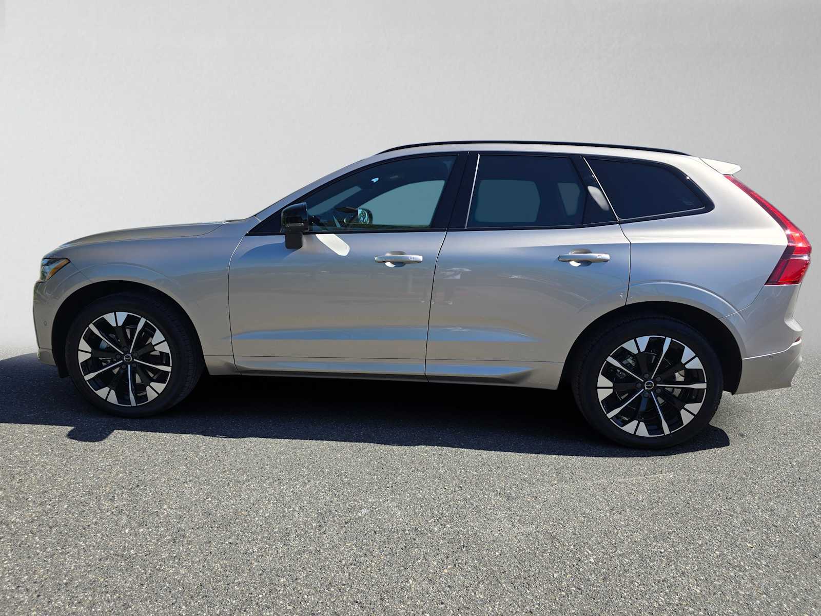 2026 Volvo XC60 Plus - Photo 6