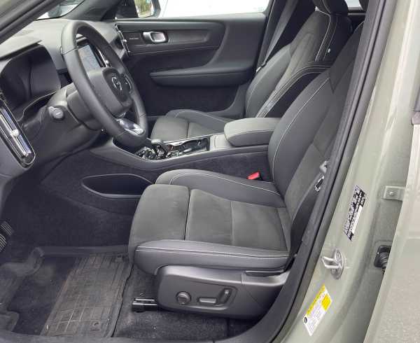 Used 2023 Volvo XC40 Ultimate with VIN YV4ED3UM2P2003731 for sale in Bellevue, WA