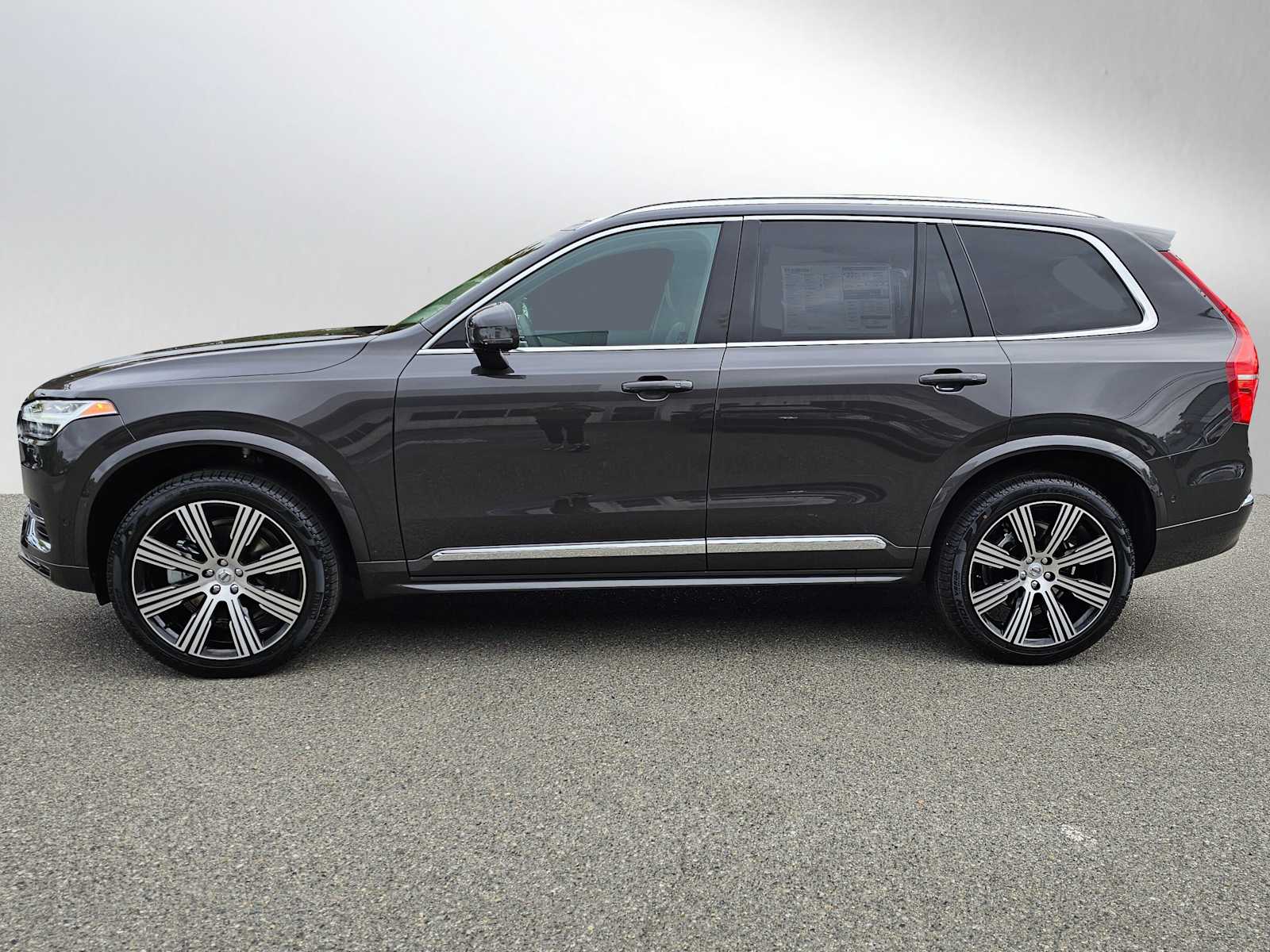 2025 Volvo XC90 photo 2