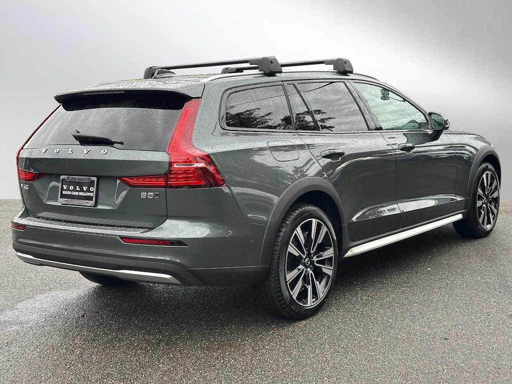 New 2026 Volvo V60 Cross Country B5 Ultra Wagon