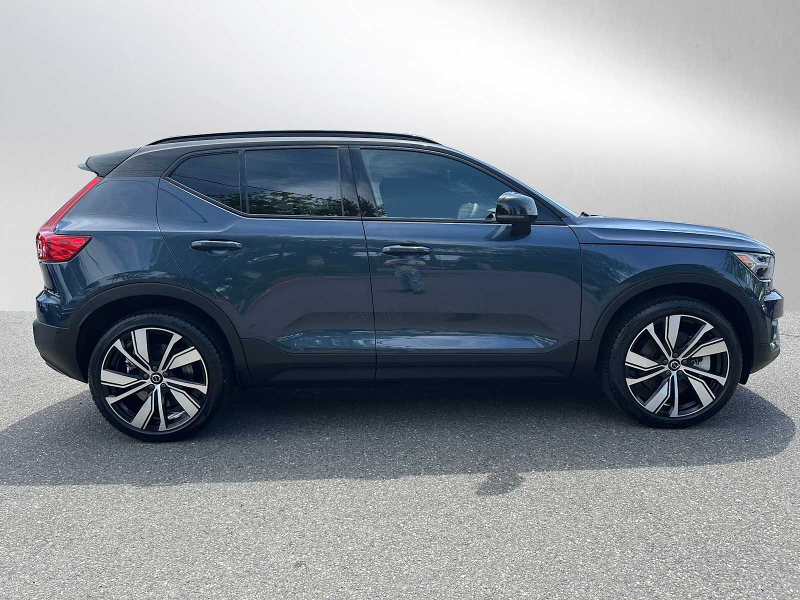 Certified 2022 Volvo XC40 Ultimate with VIN YV4ED3UBXN2768195 for sale in Bellevue, WA