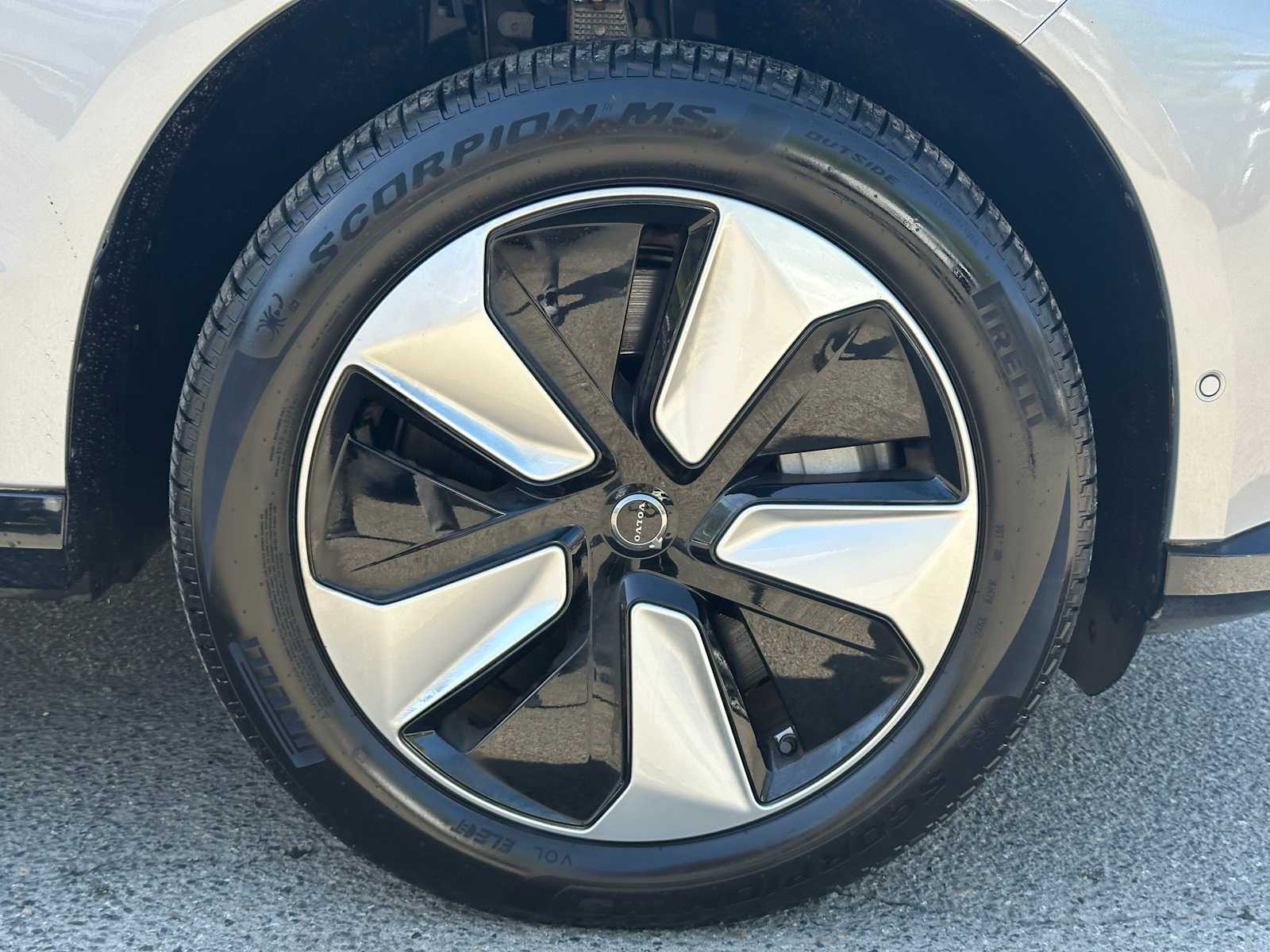 2025 Volvo EX90 Plus - Photo 9