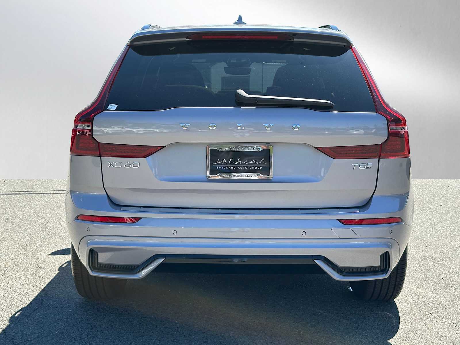 2026 Volvo XC60 Hybrid T8 Core photo 4