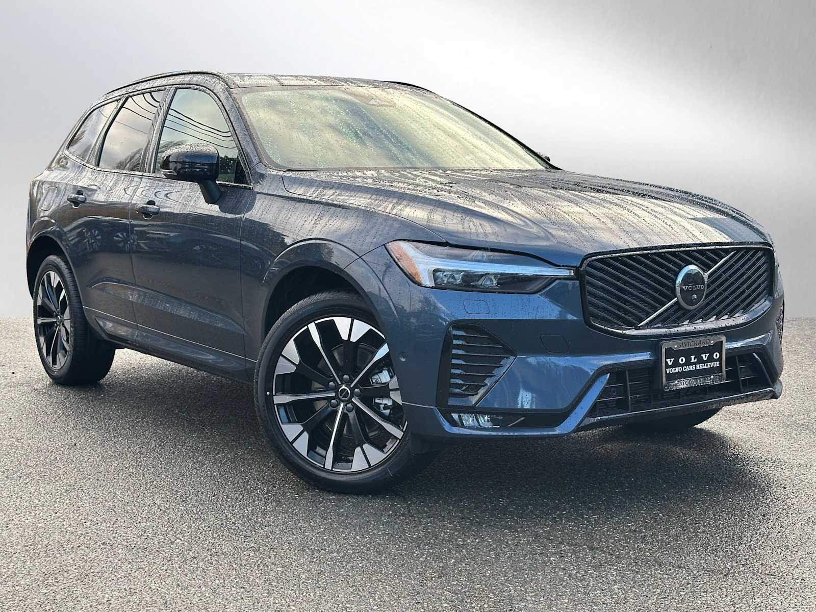 2026 Volvo XC60 Plus's photo