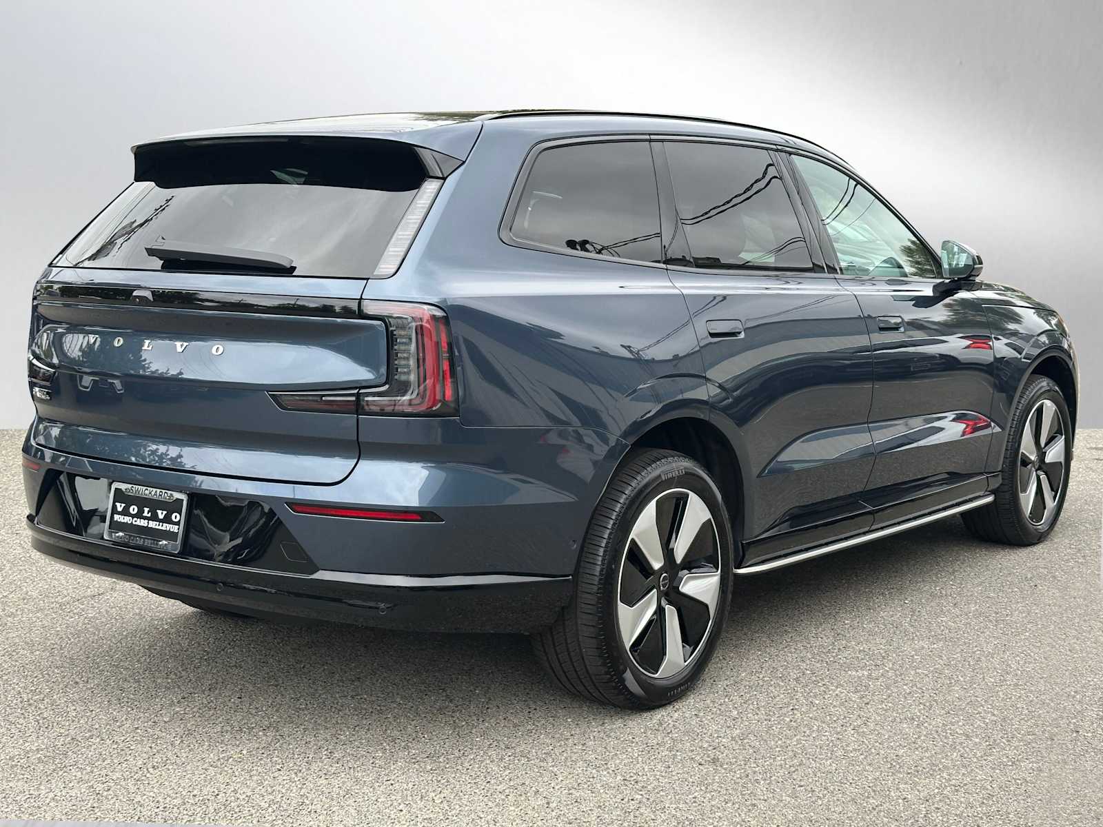2025 Volvo EX90 Twin Motor Plus photo 3
