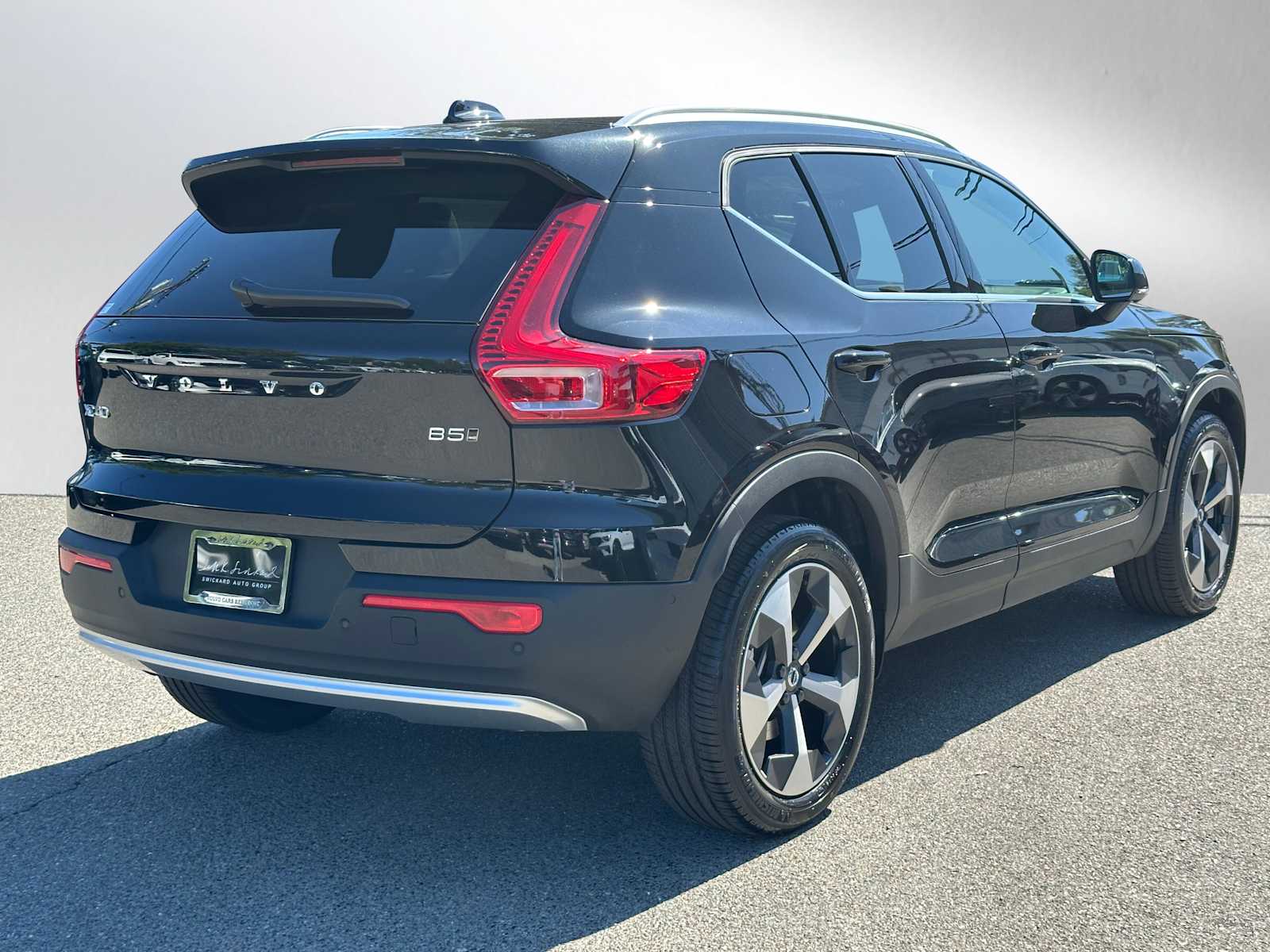 2025 Volvo XC40 Plus photo 2