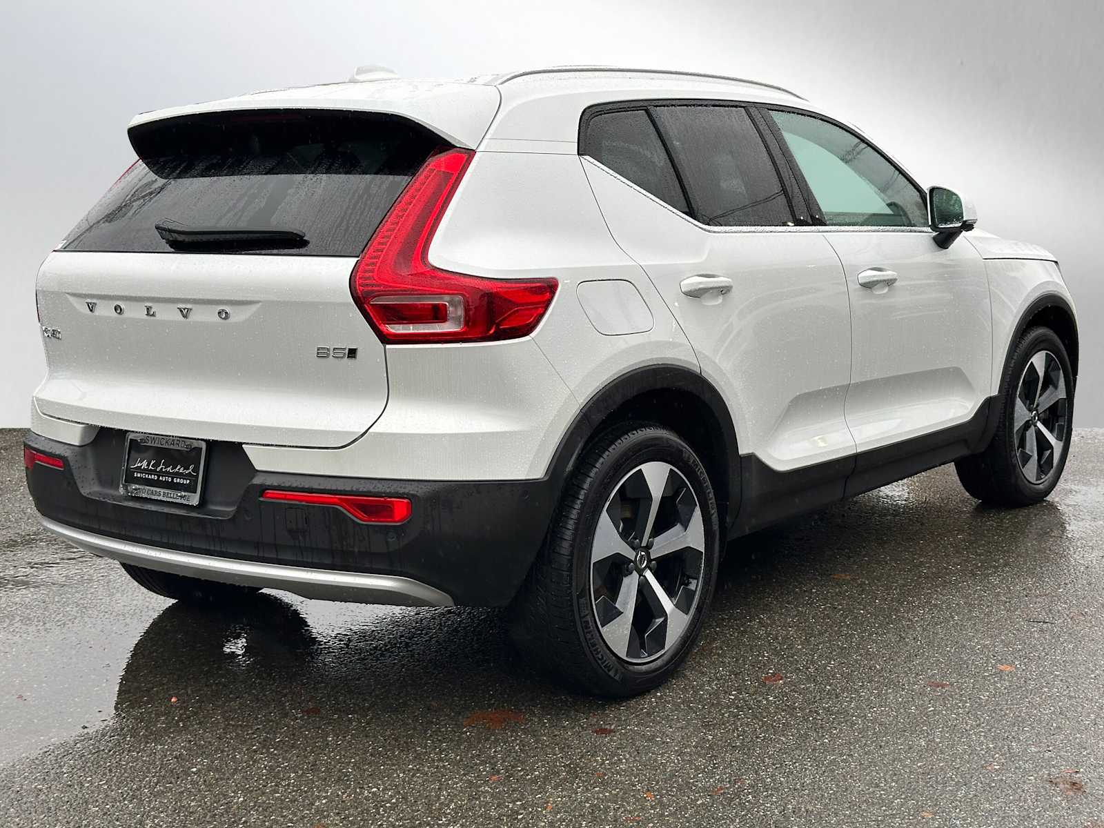 2025 Volvo XC40 Plus photo 2