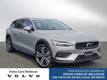 2025 Volvo V60 Cross Country B5 Plus Wagon