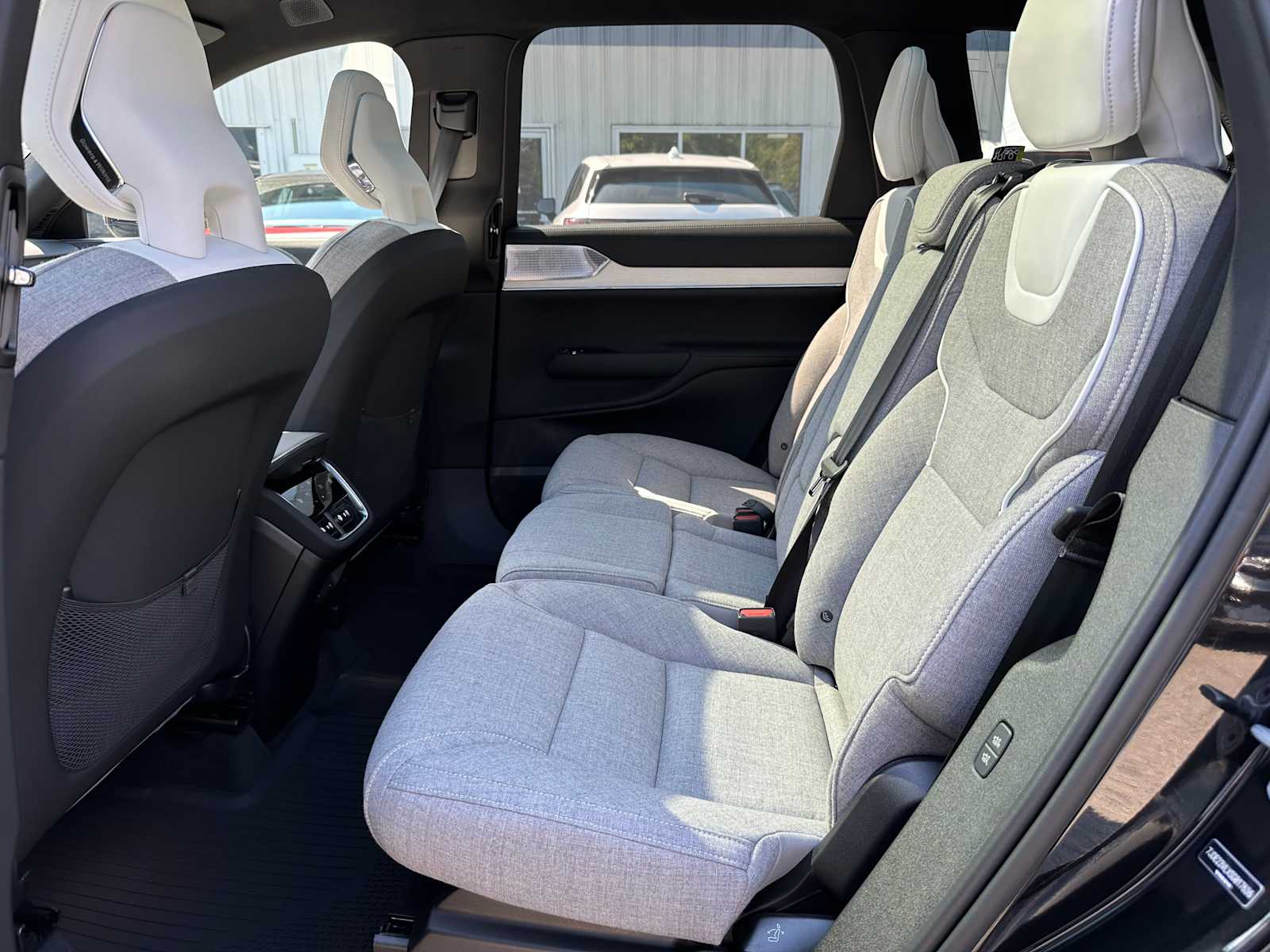 2025 Volvo EX90 Ultra - Photo 15