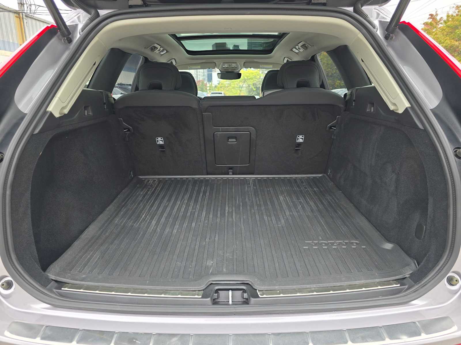 2026 Volvo XC60 Plus - Photo 14