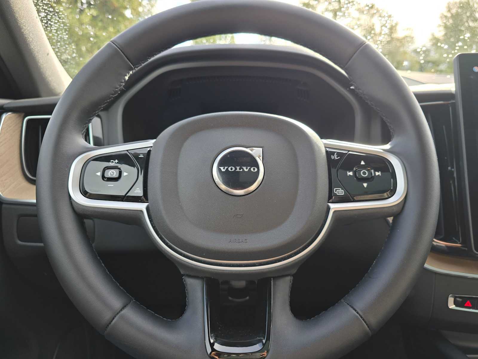 2026 Volvo XC60 Plus - Photo 24