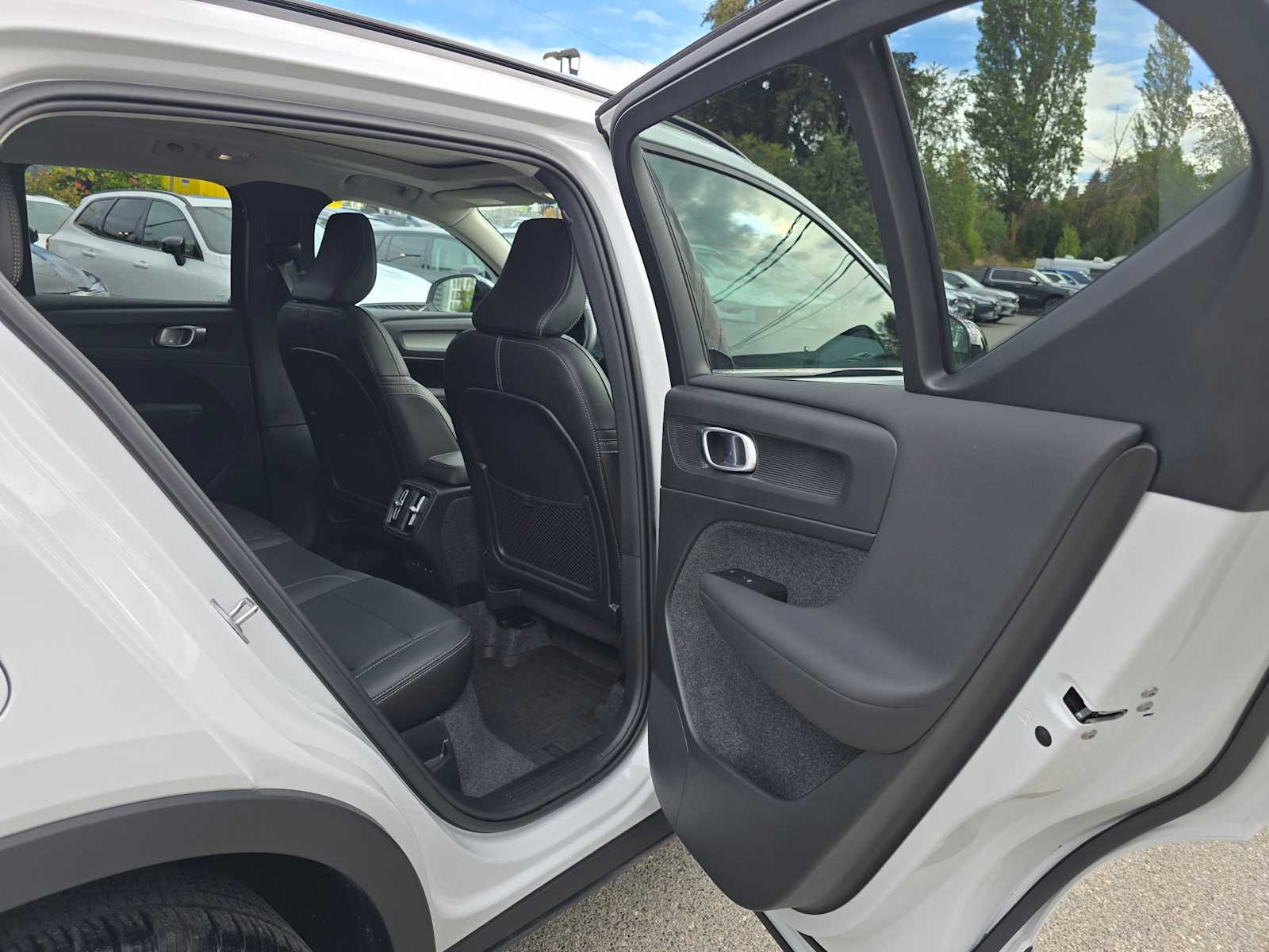 2026 Volvo XC40 Ultra - Photo 13