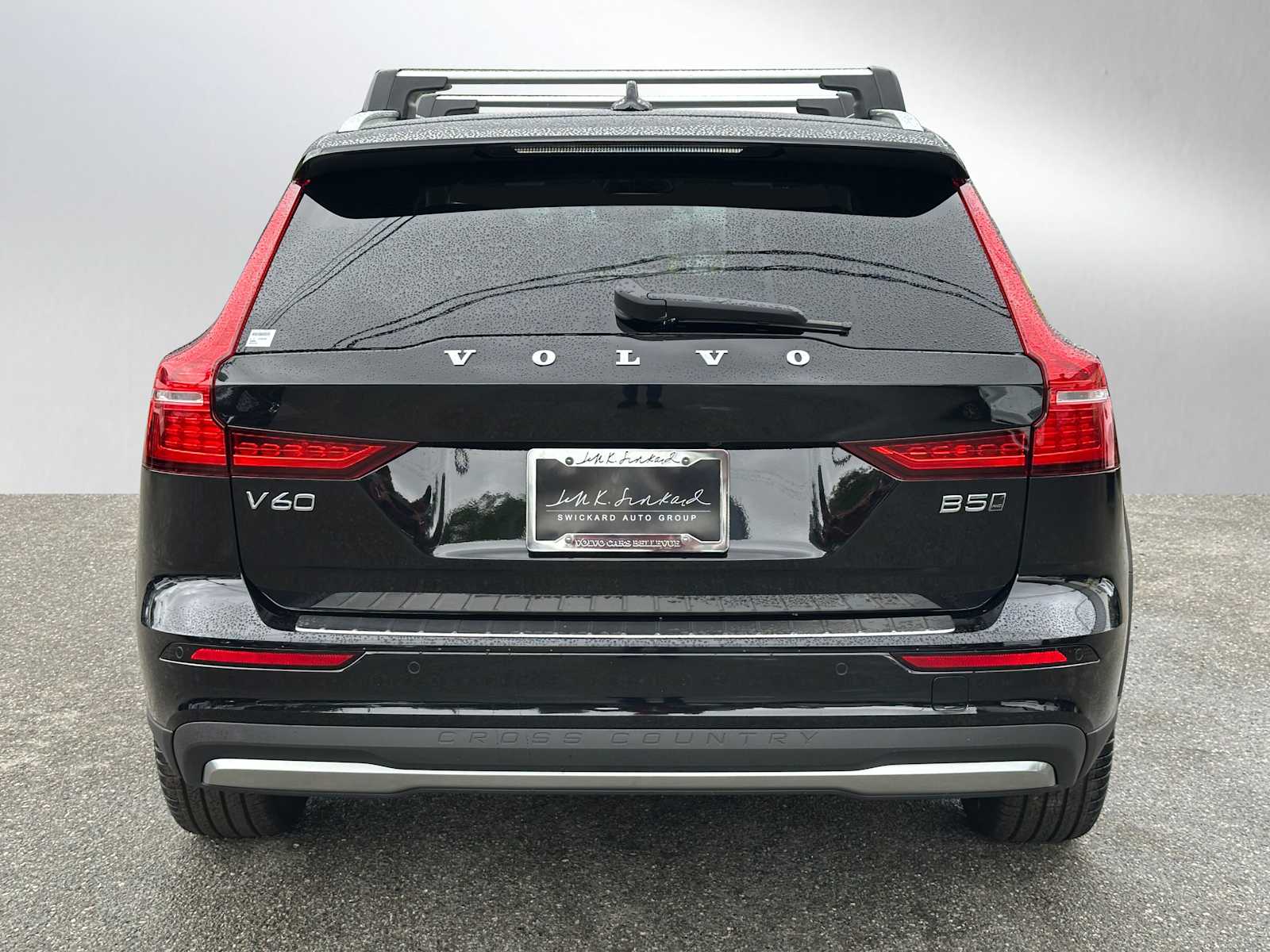 2026 Volvo V60 Cross Country B5 Plus photo 3