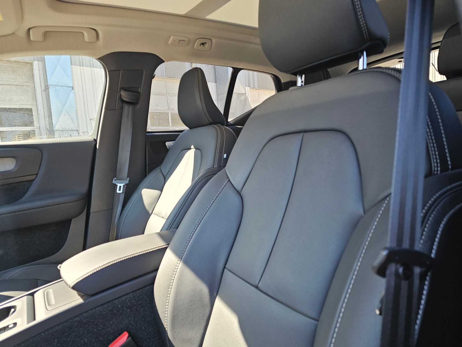 2025 Volvo XC40 Core - Photo 21