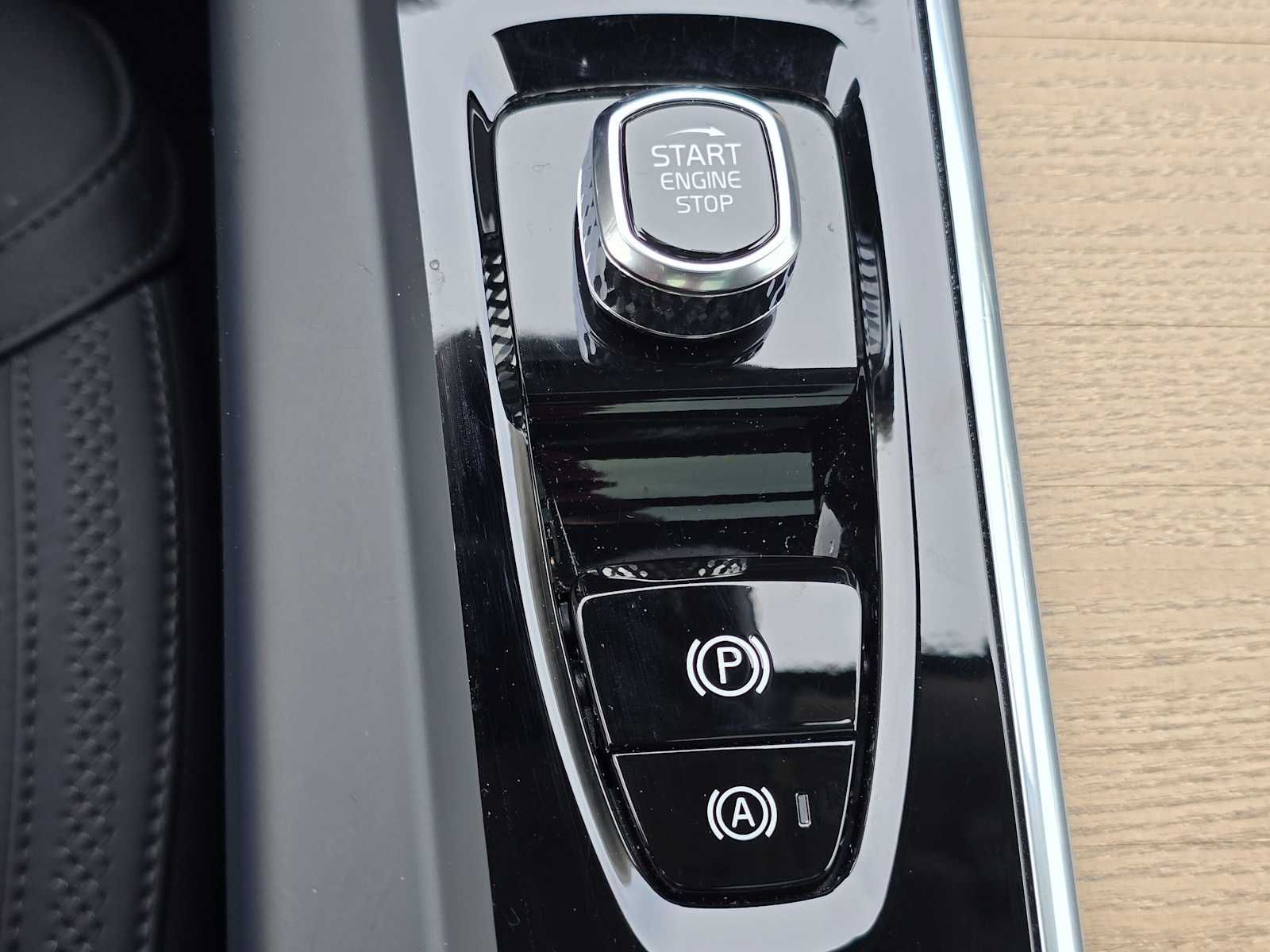 2026 Volvo XC60 Plus - Photo 32